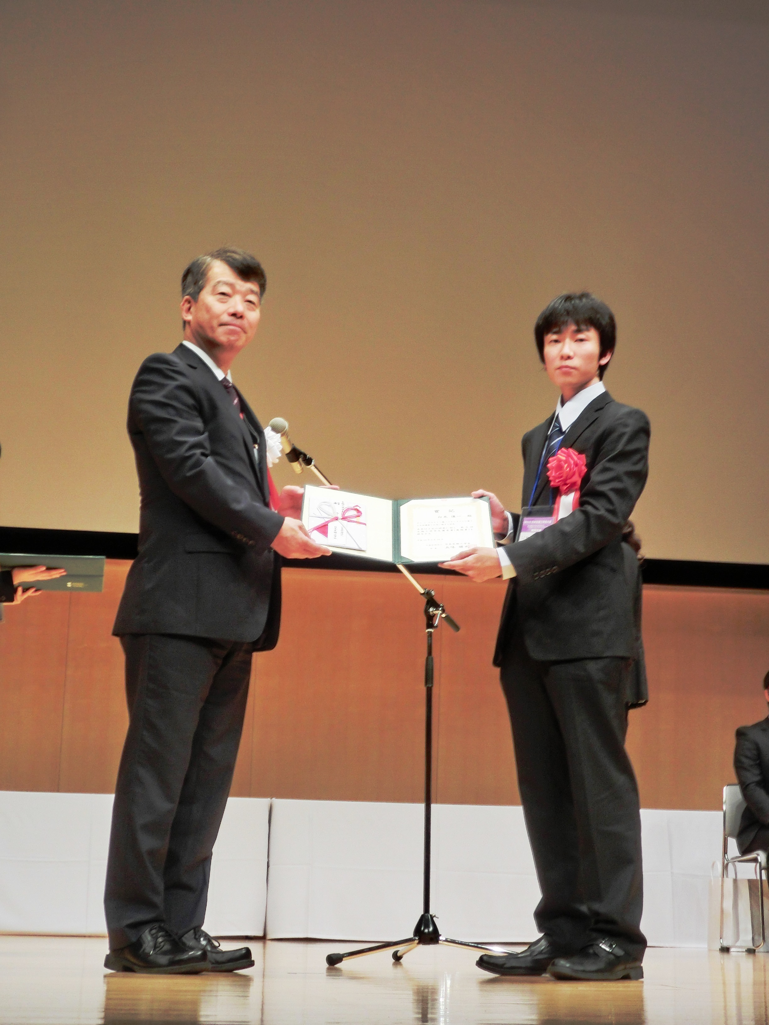 第68回日本生物工学会大会にて（右側が白米さん）.JPG