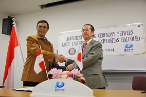 141209ハルオレオ大学（インドネシア共和国）との学術交流協定更新のための調印式を実施