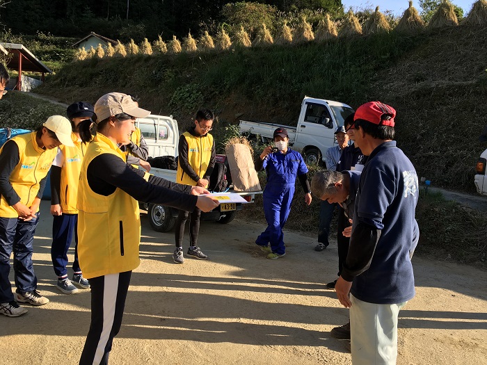 22本山町稲刈り