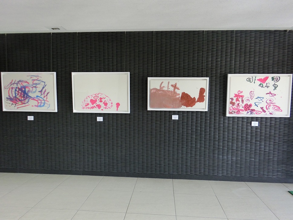 絵の具遊び活動の展覧会01.JPG