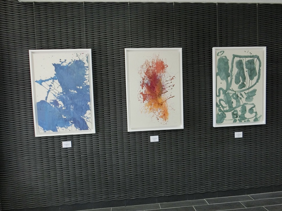 絵の具遊び活動の展覧会02.JPG