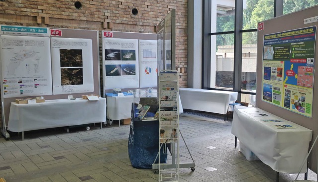 高知県庁正庁ホール展示01.jpeg
