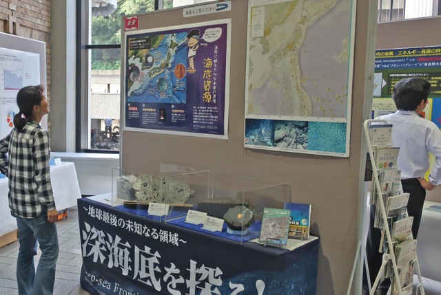 高知県庁正庁ホール展示02.jpeg
