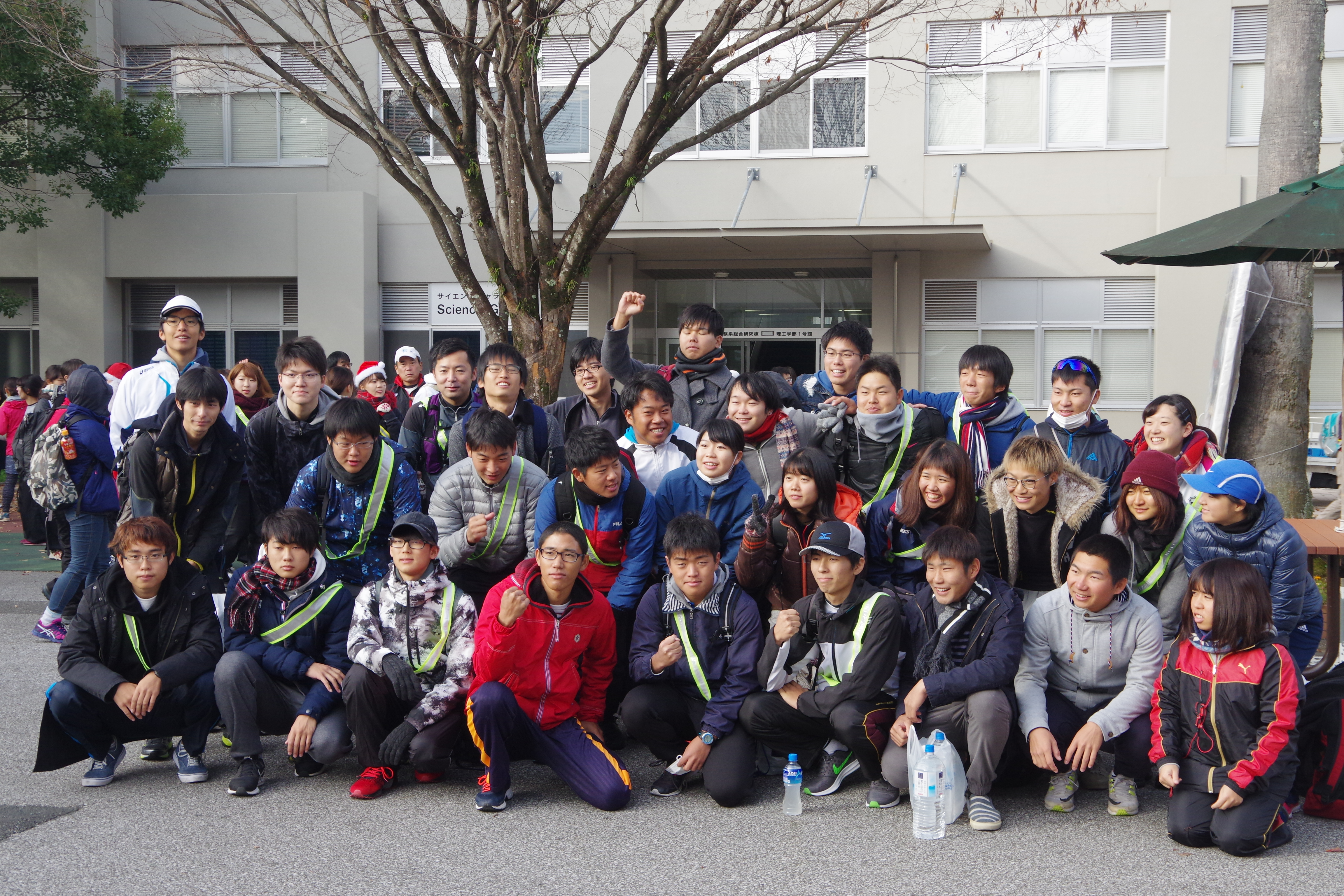 開会式での集合写真