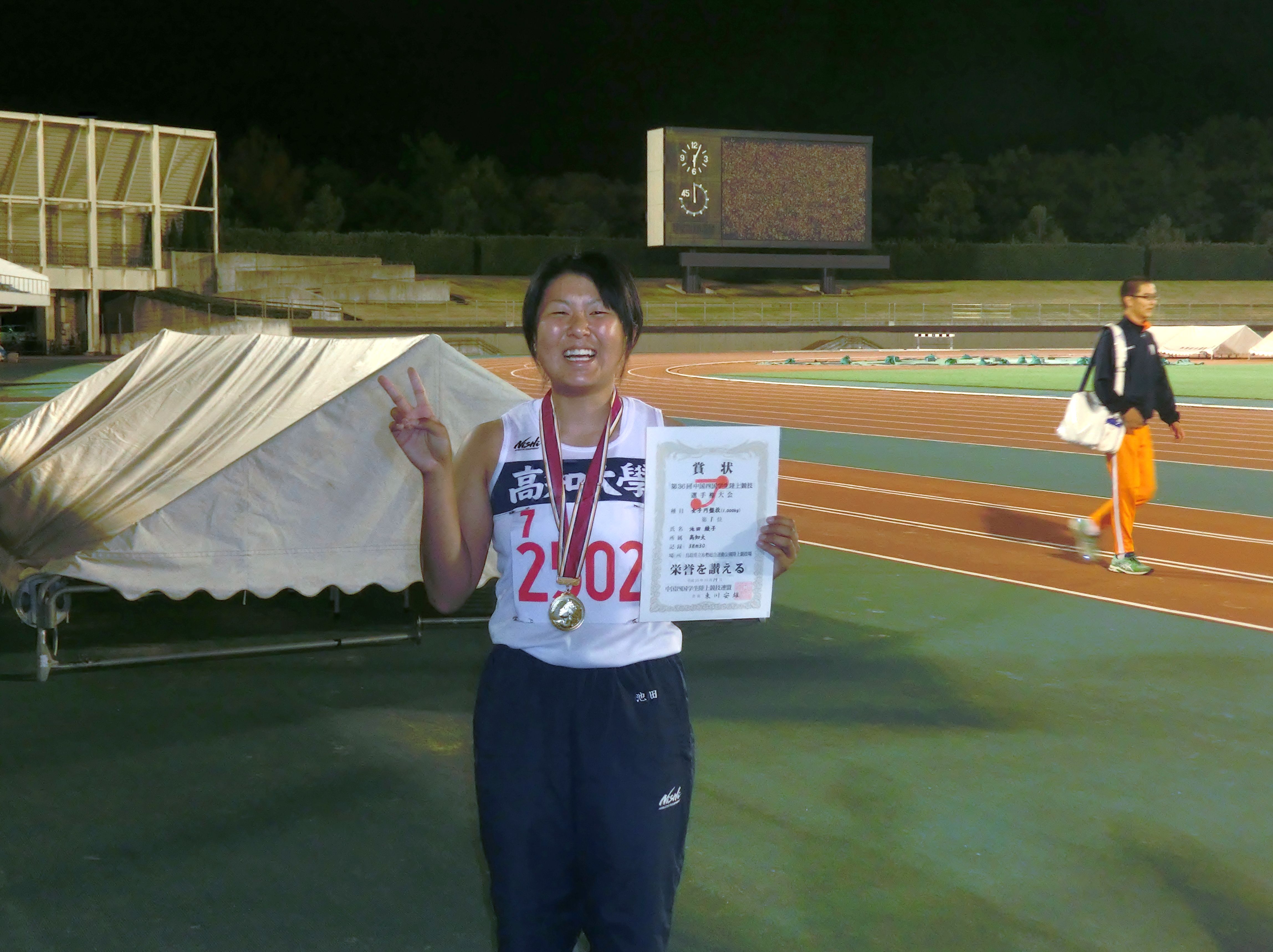 円盤投げ（池田選手）