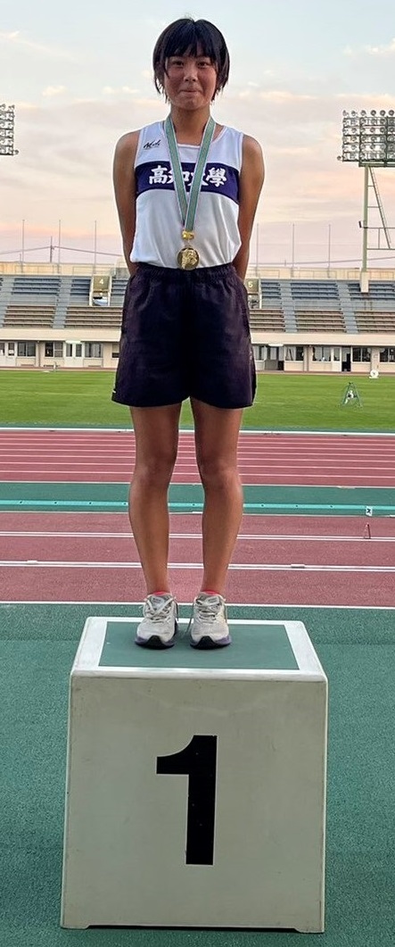 番場さん10000m表彰.jpg