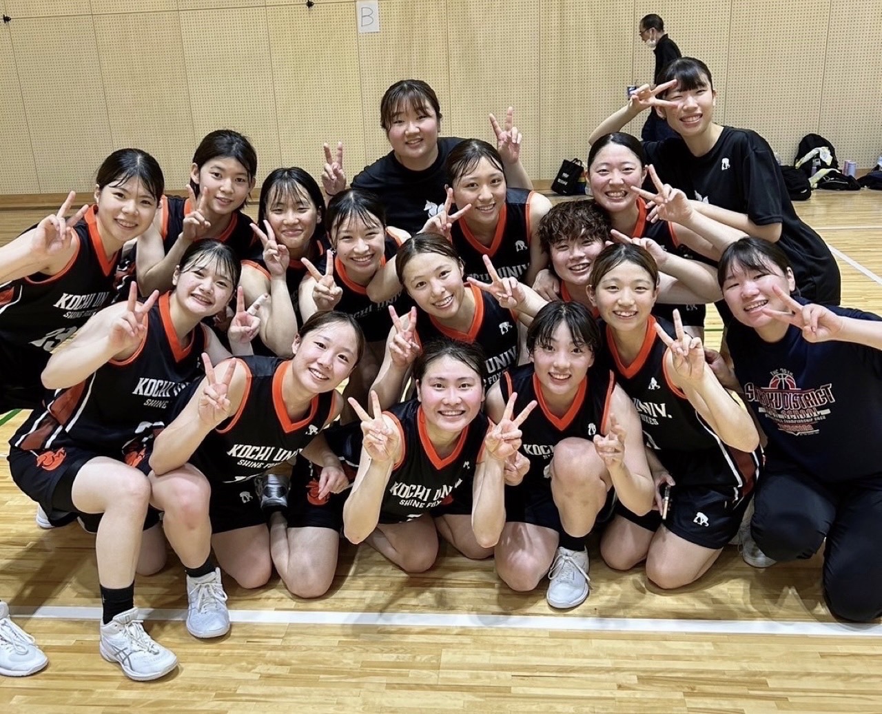（教育学部-6）女子バスケ部.jpeg