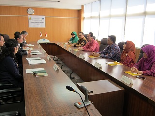 スリウィジャヤ大学教育学部長等による学長表敬訪問 スリウィジャヤ大学教育学部長等による学長表敬訪問