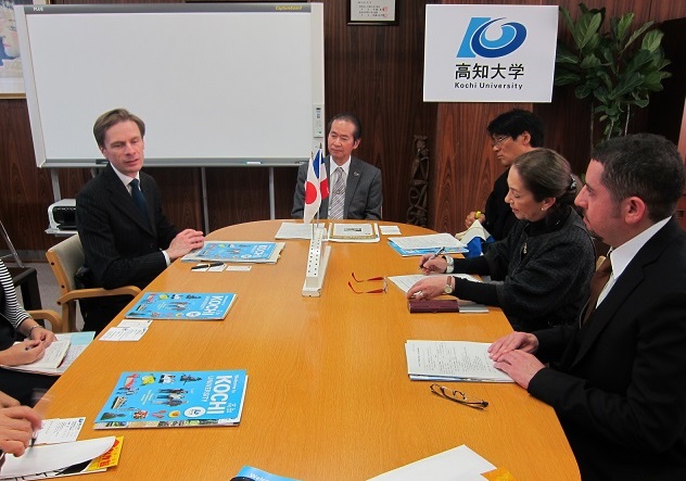 フランス総領事館・総領事01