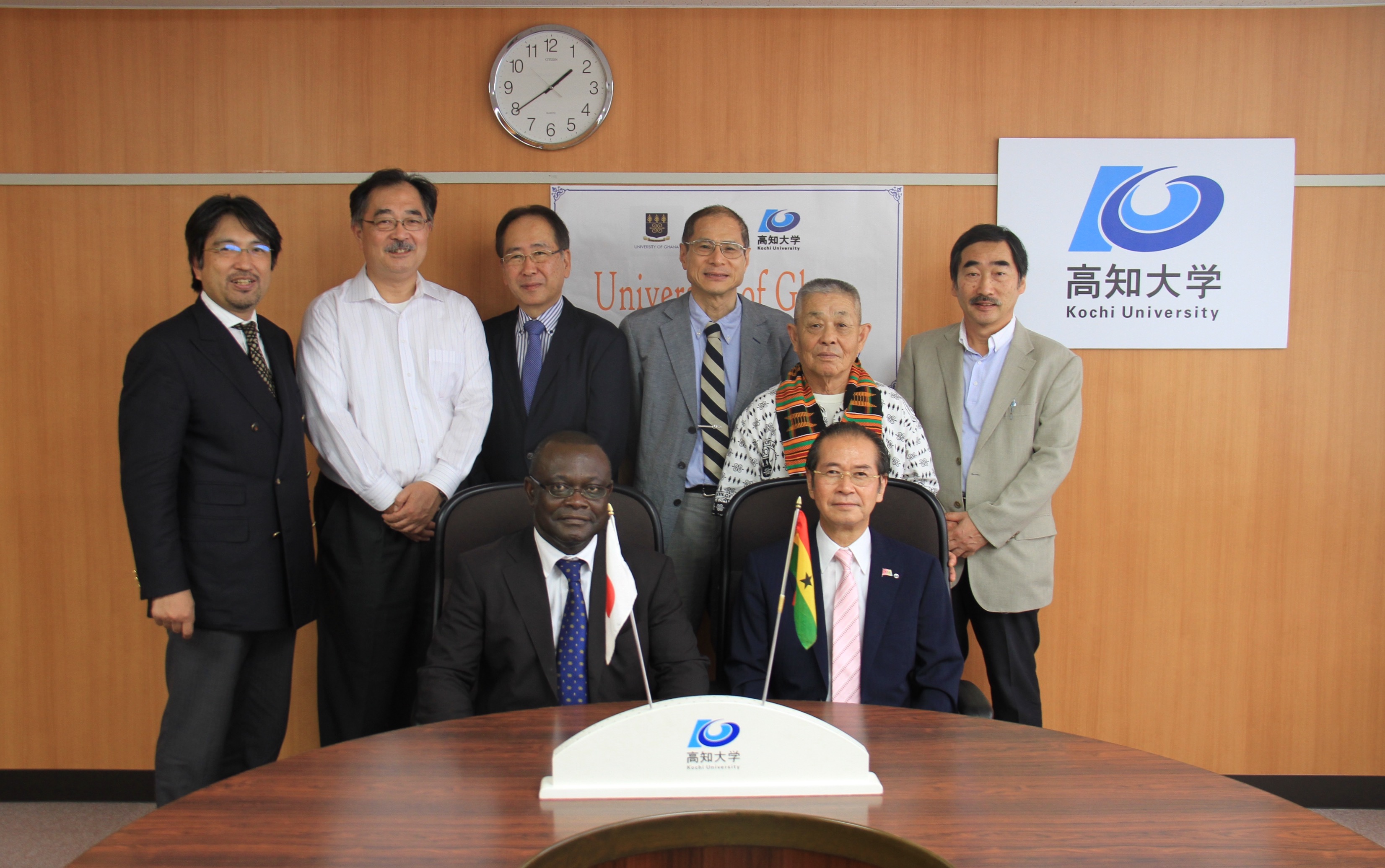 オウス氏学長表敬.jpg オウス氏学長表敬.jpg