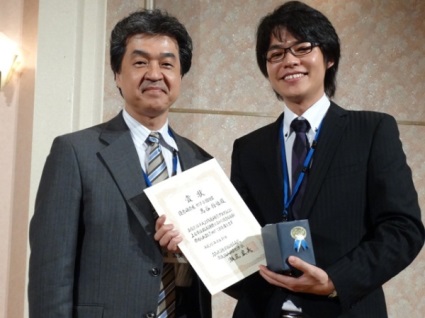 優秀研修医センター長特別賞 高谷将悟先生(右側)