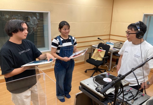 若者が紡ぐ昭和歌謡の魅力 ― 音楽発掘団体「音の輪」発足 - 高知大学
