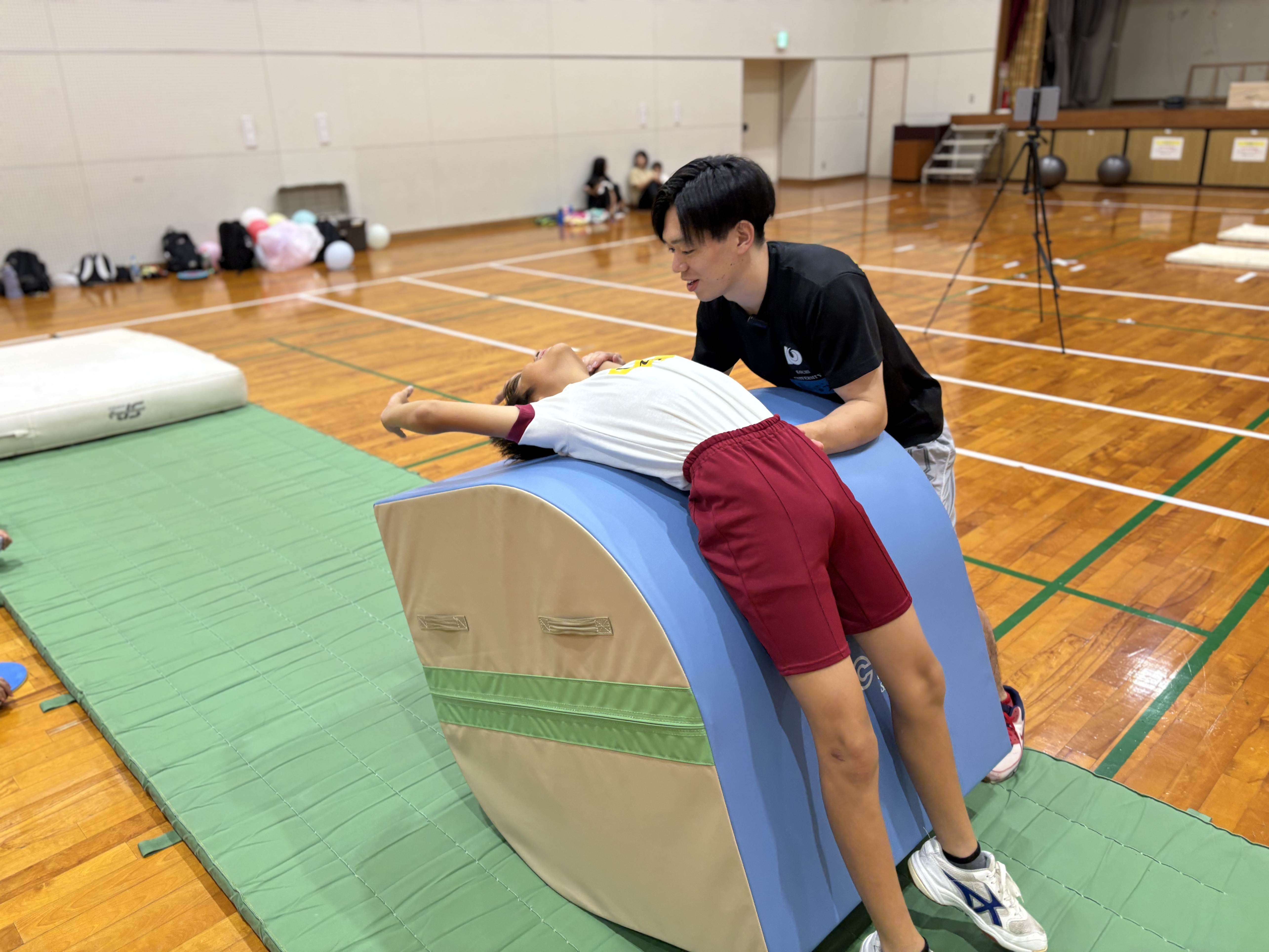 神門研究室M2の岡村さんが，四万十町で子ども向けの「バク転体験教室」を開催しました。