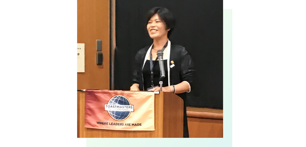 安藤 暁子 写真