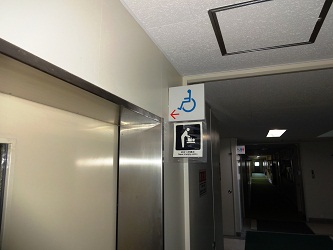 人文学部棟1階多目的トイレ