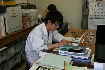 研究室での作業風景