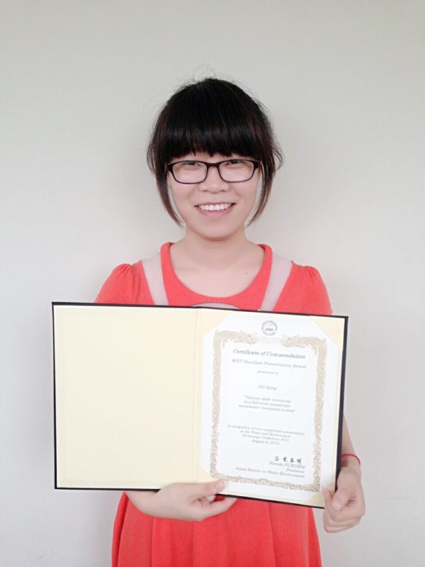 受賞した贾　思静さん