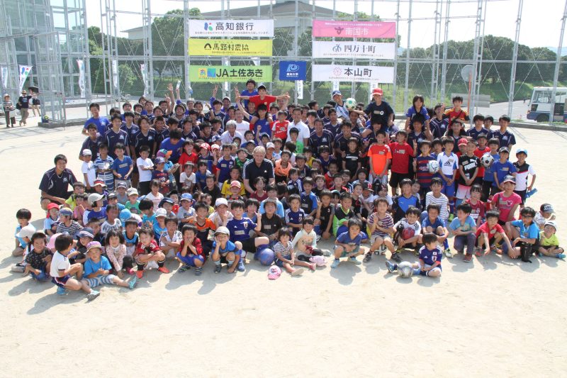 20160514こどもサッカー教室集合写真01.JPG