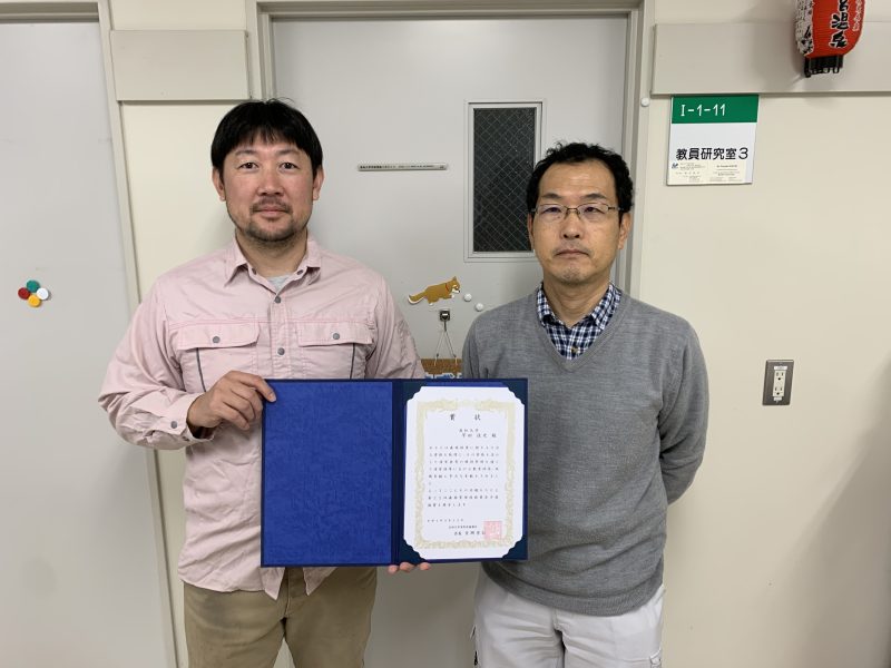受賞写真（早田さん＆鈴木先生）.jpeg