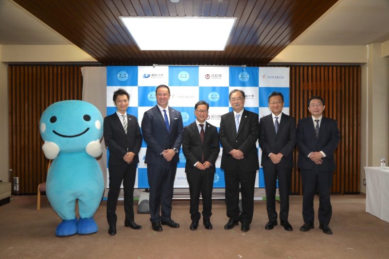 1109 高知県調印式②.jpg