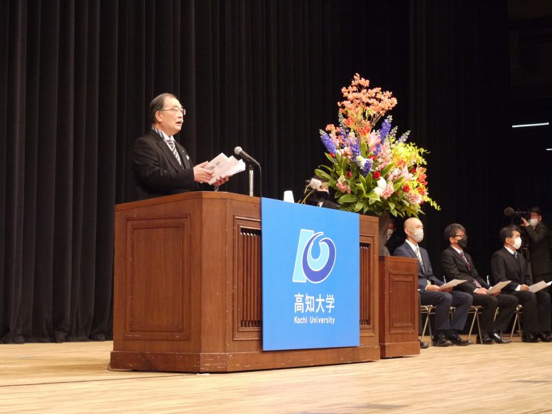 P1150410（写真②_入学式告辞）