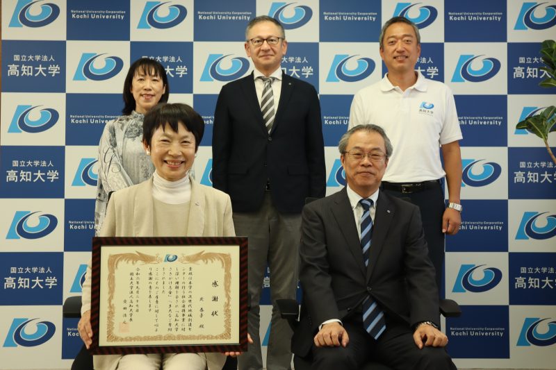 感謝状贈呈式写真.JPG 感謝状贈呈式写真.JPG