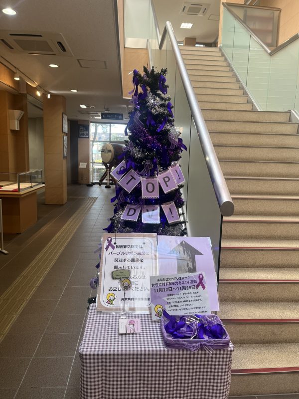 写真③_図書館ツリー１