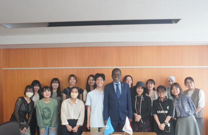 04_学生との記念撮影